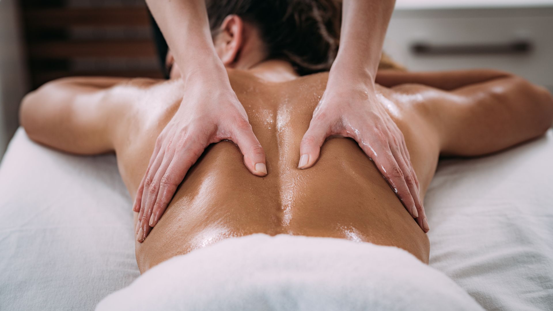 Benefits of Swedish massage therapy. Propel Physiotherapy registered massage therapy services.