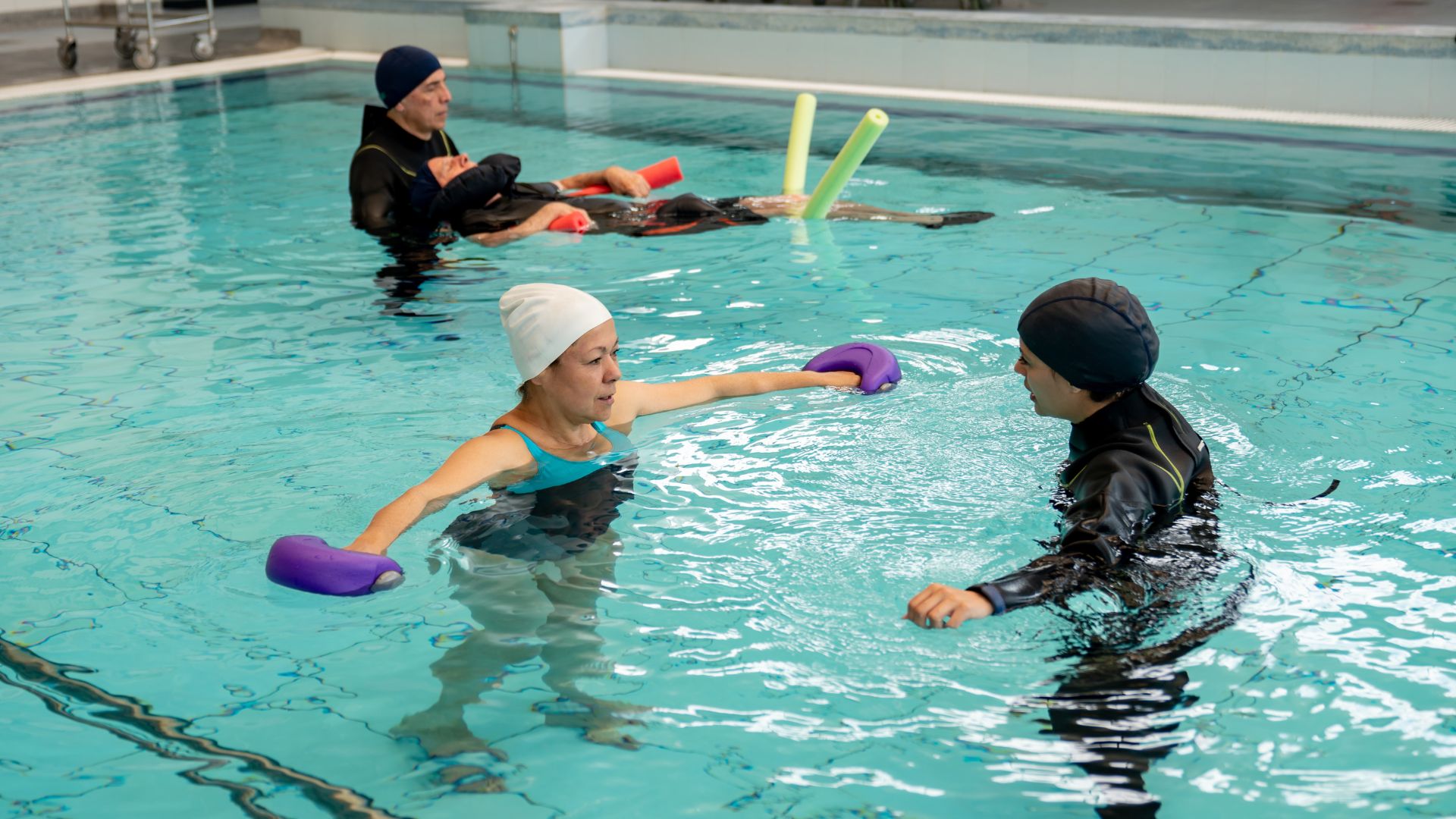 People doing hydrotherapy session. Benefits of hydrotherapy at Propel Physiotherapy.